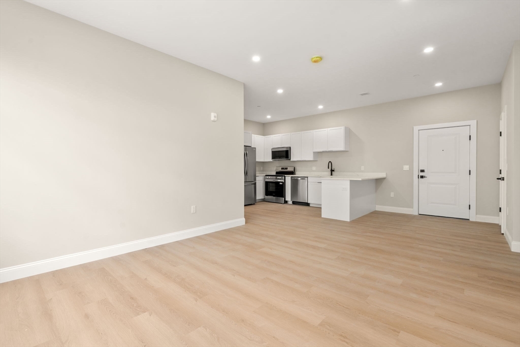 7 Cross St # 306 Property Photo 6