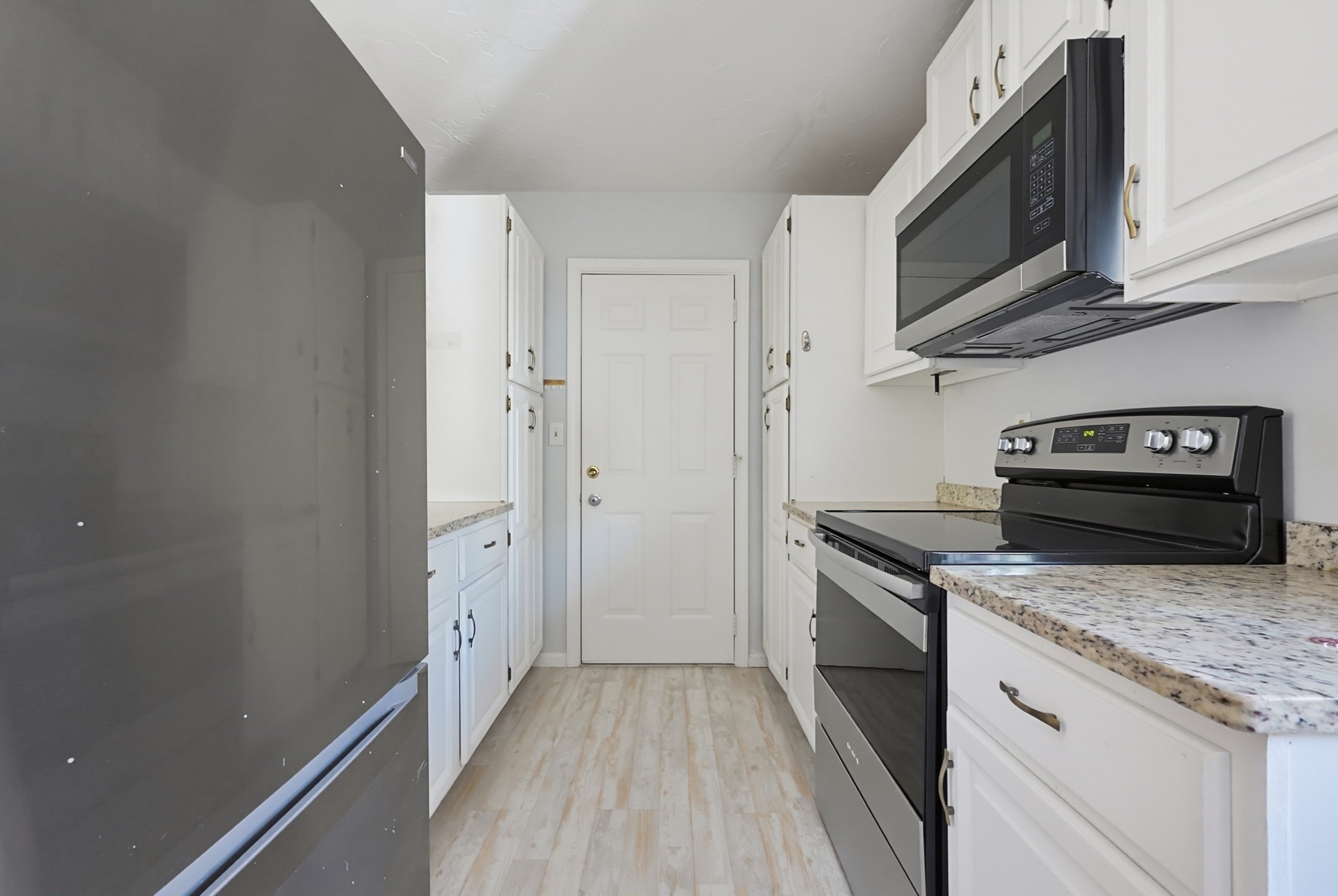 425 Main Street # 9d Property Photo 2