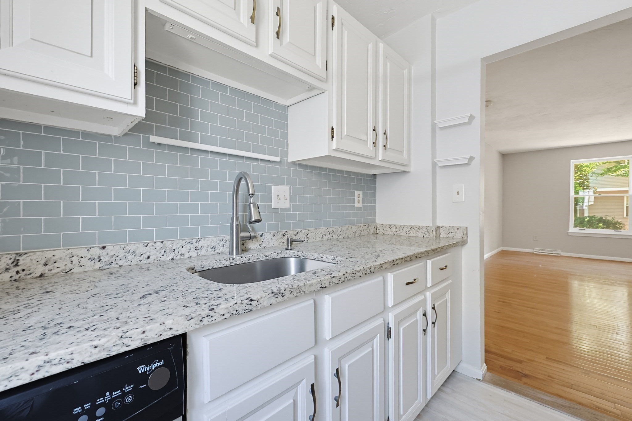 425 Main Street # 9d Property Photo 4