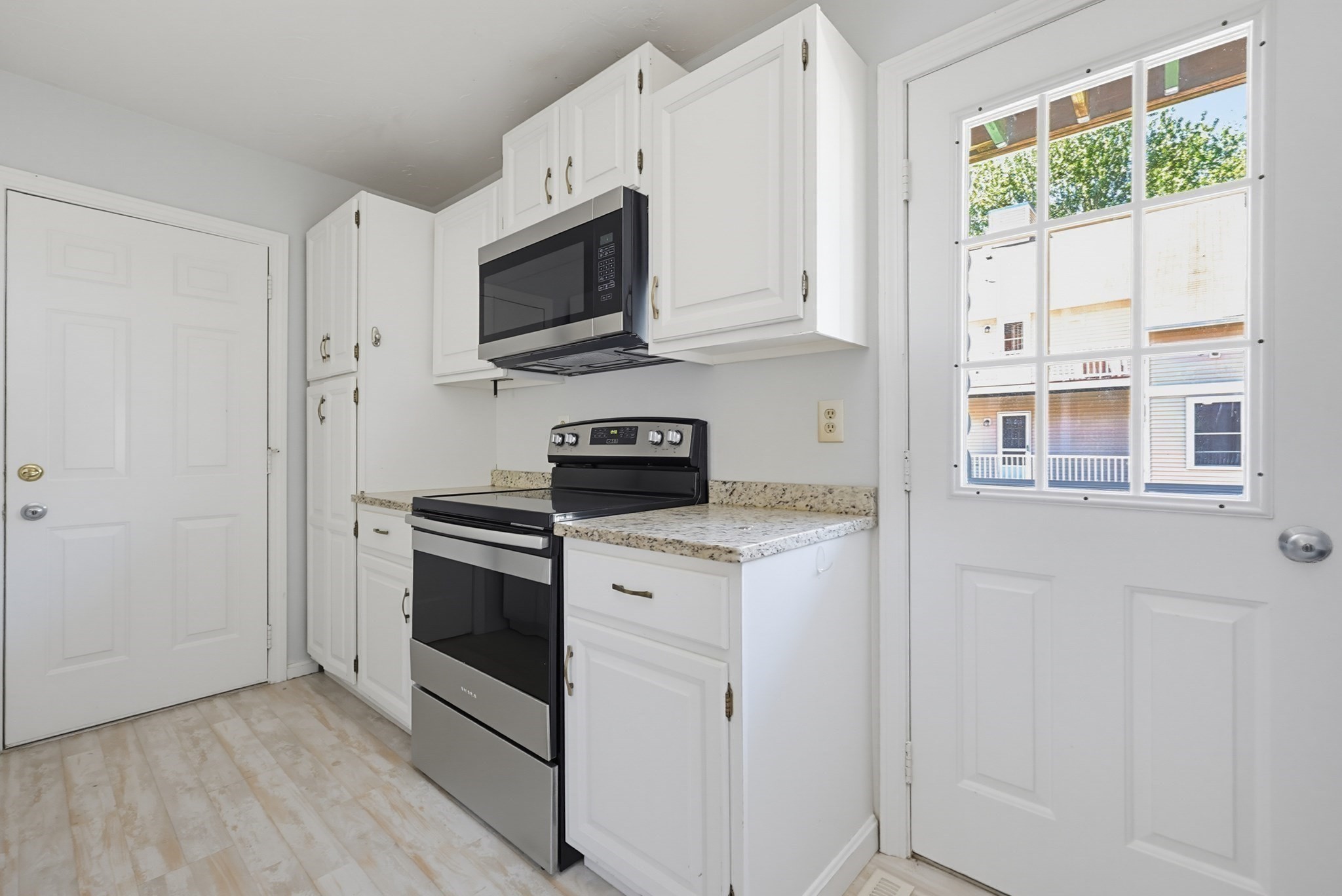 425 Main Street # 9d Property Photo 5