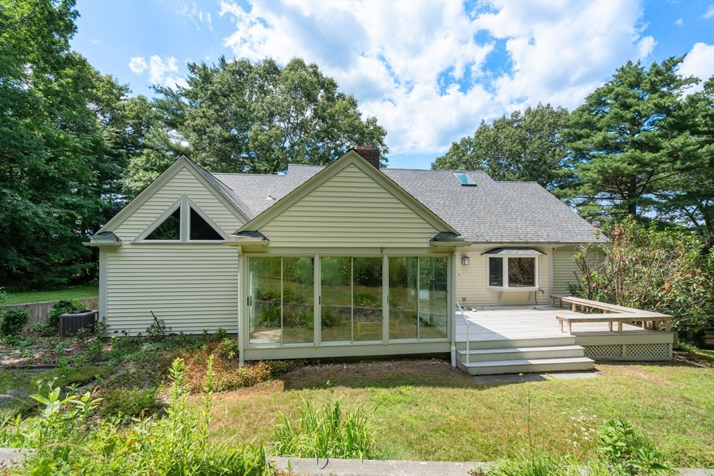 272 Winter Street Property Photo 4