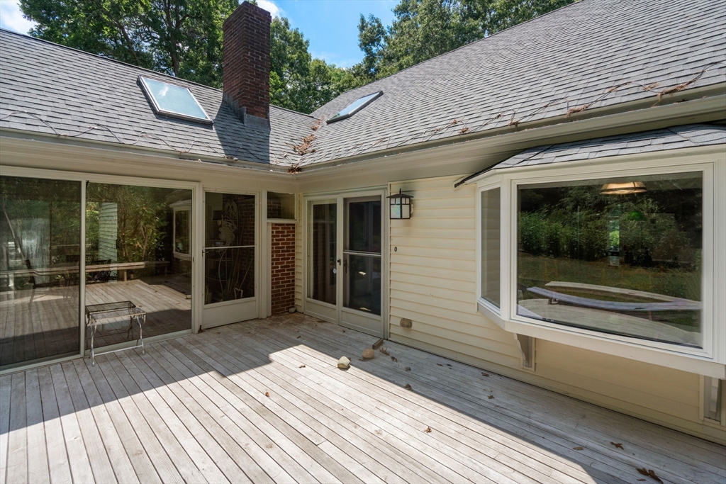 272 Winter Street Property Photo 5