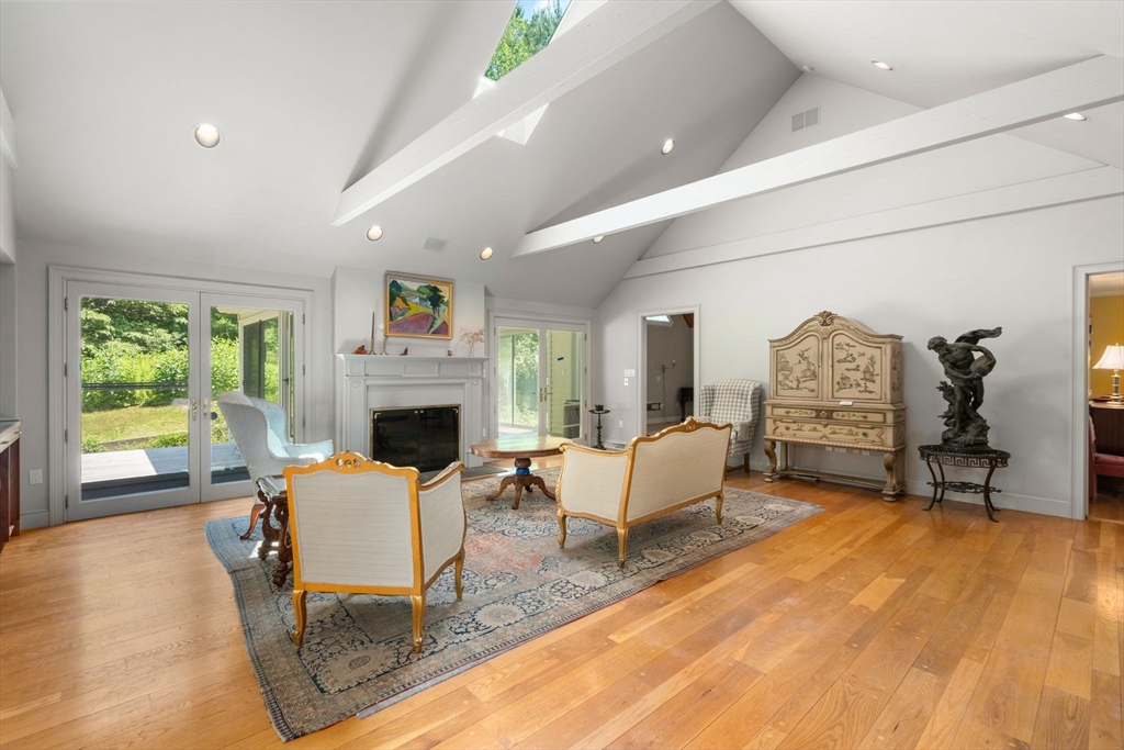 272 Winter Street Property Photo 7