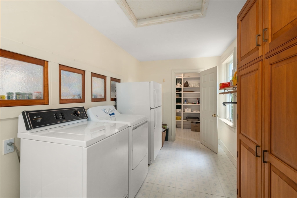 272 Winter Street Property Photo 13