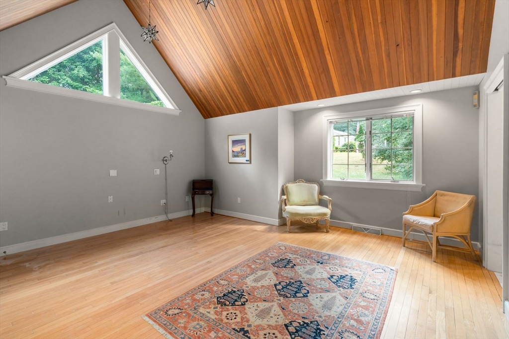 272 Winter Street Property Photo 14