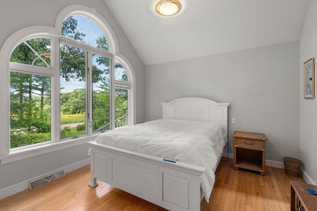 272 Winter Street Property Photo 18