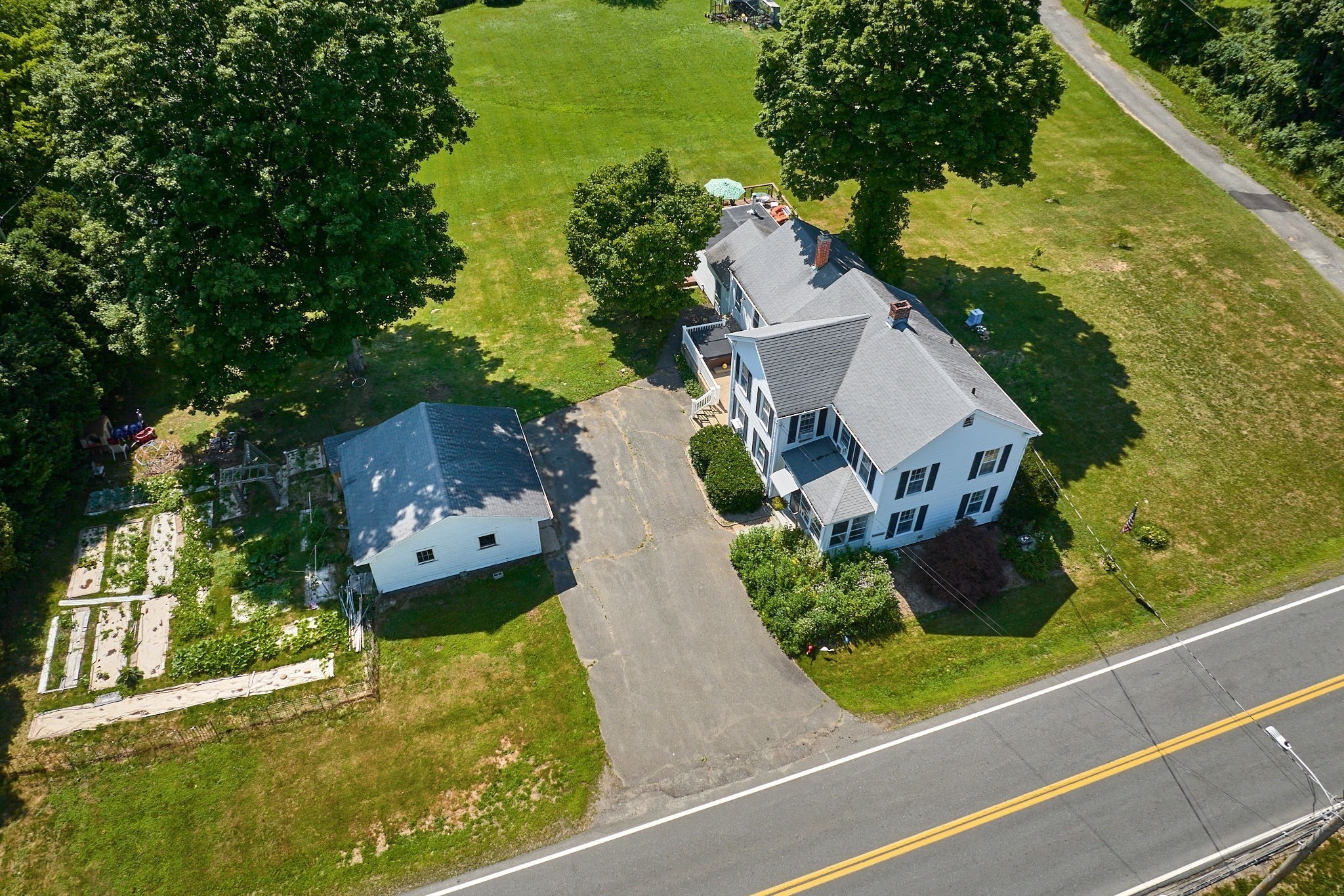 666 Montgomery Rd Property Photo 3