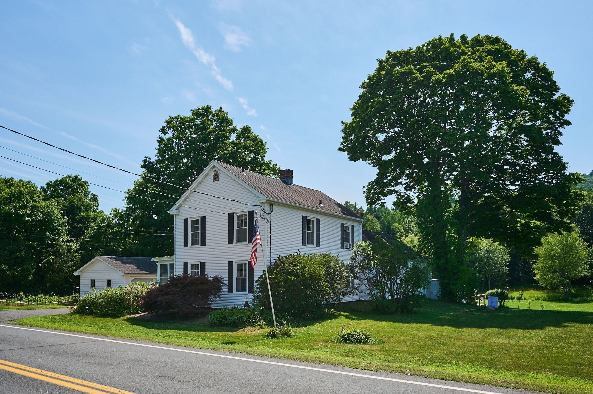 666 Montgomery Rd Property Photo 4