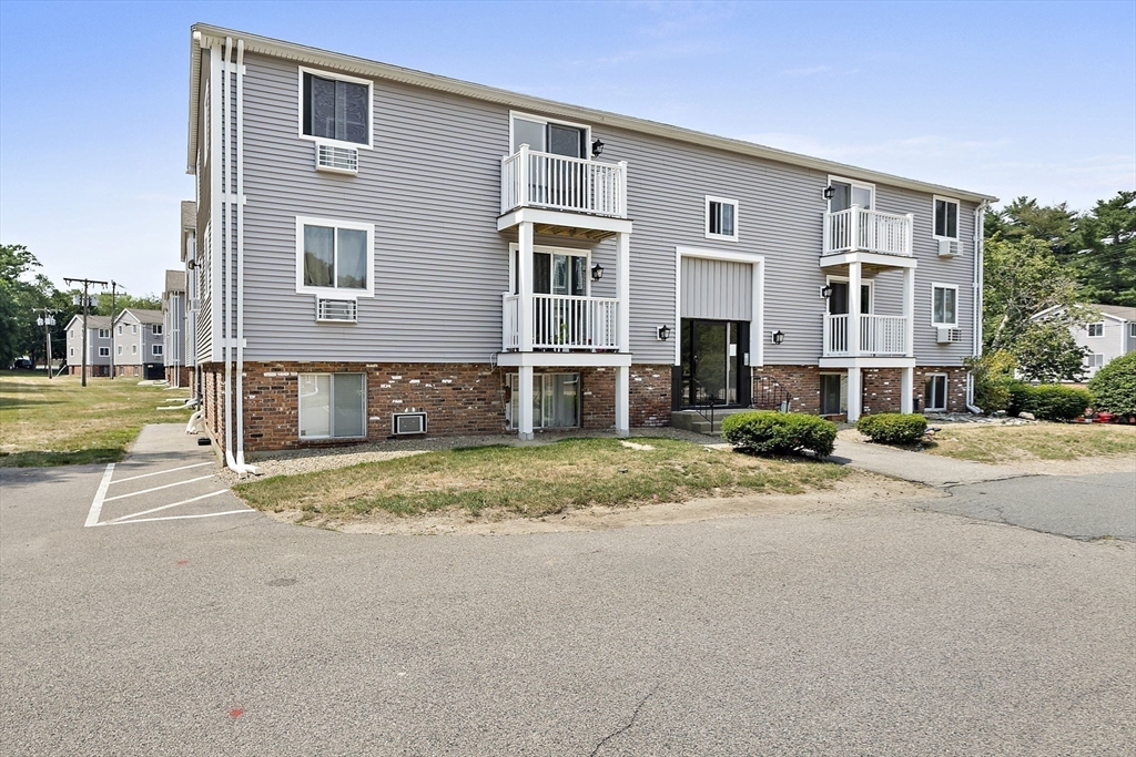8 Royal Dane Dr # 65 Property Photo 1