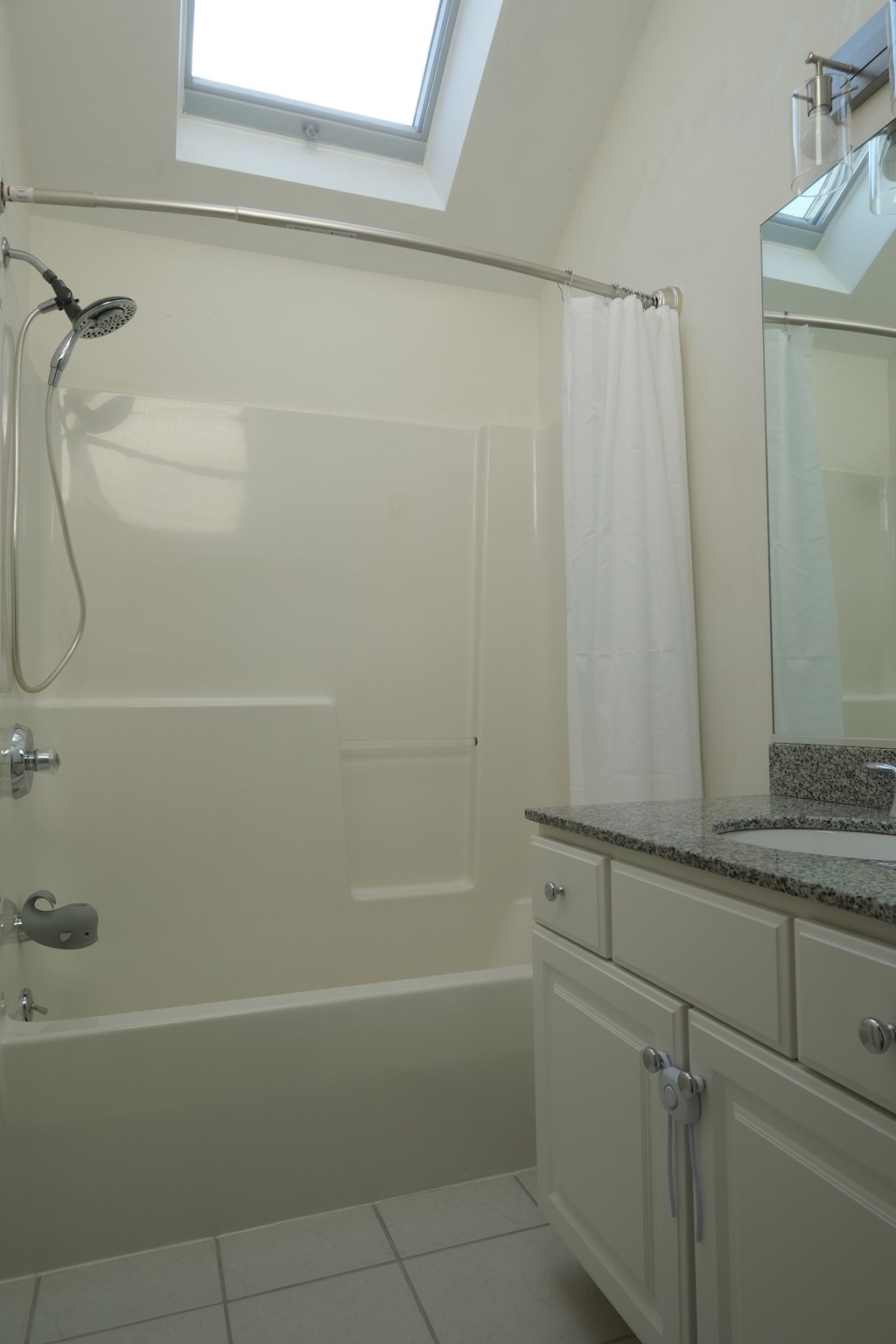 7 Bluestone Ter Property Photo 9