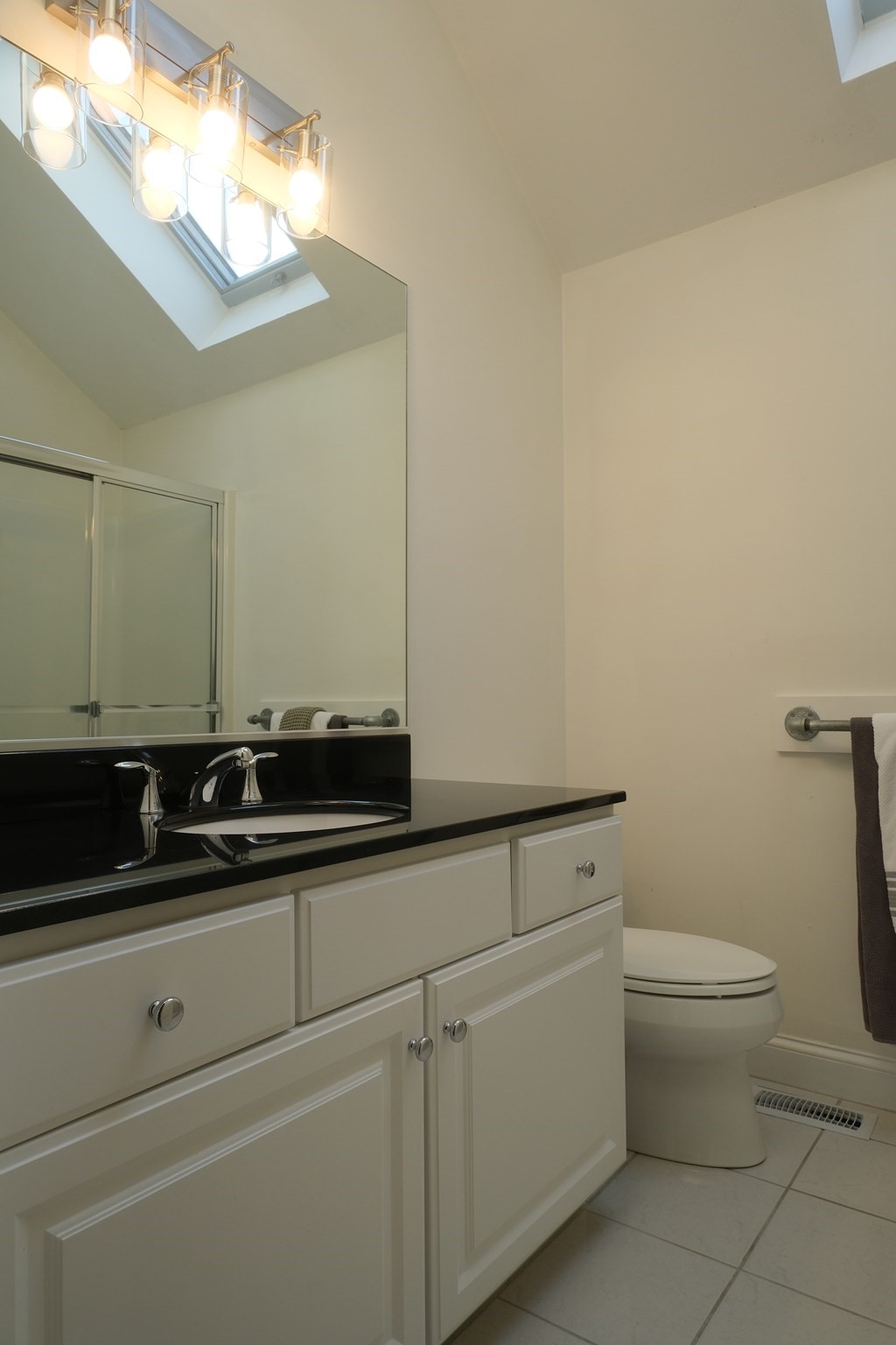 7 Bluestone Ter Property Photo 15