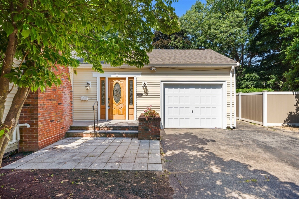 173 Florence Rd Property Photo 4