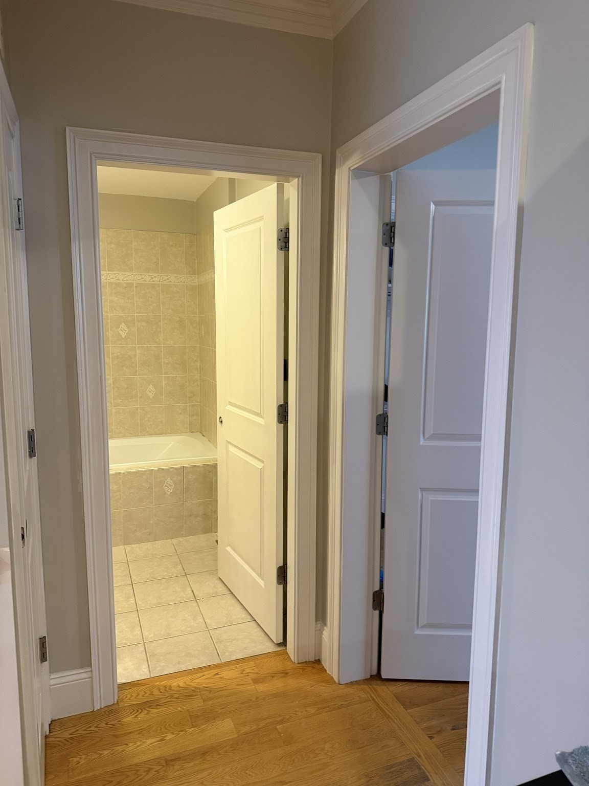 138 W 9th St # 2 Property Photo 5
