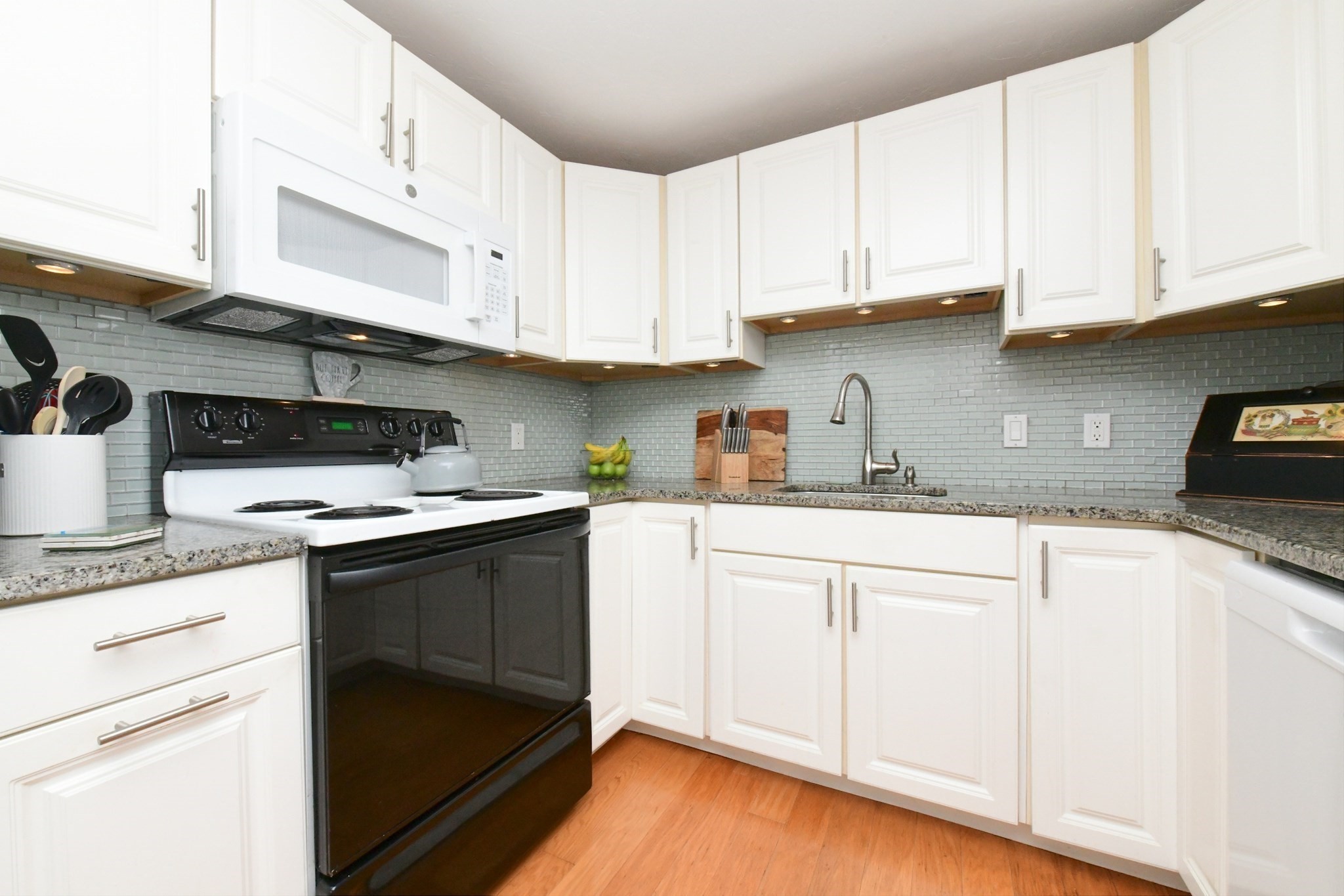 3 Village Green Dr # 3b Property Photo 9