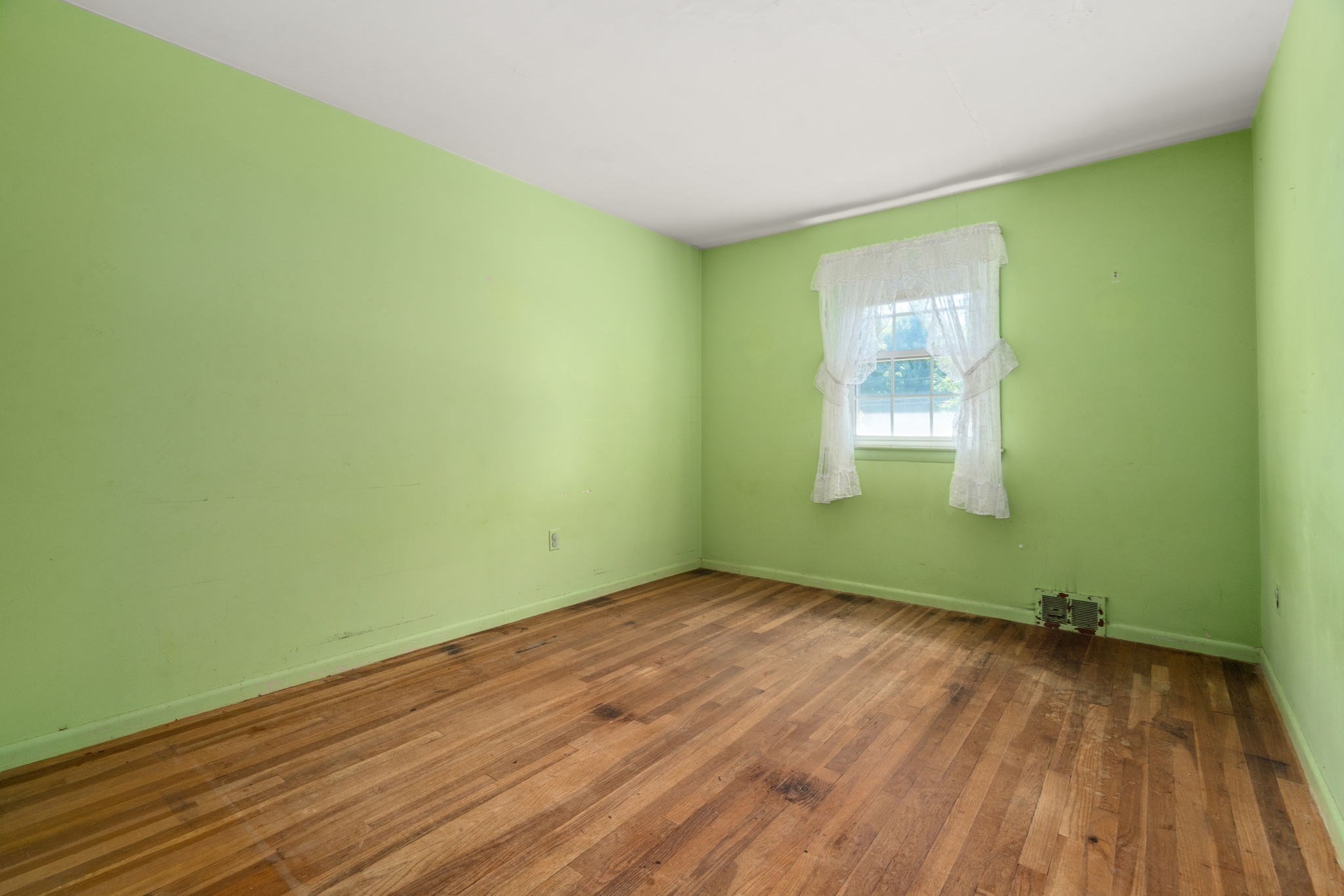 980 Randolph St Property Photo 16