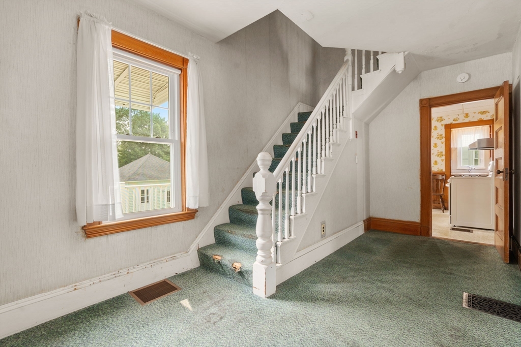 39 Phillips Ave Property Photo 14