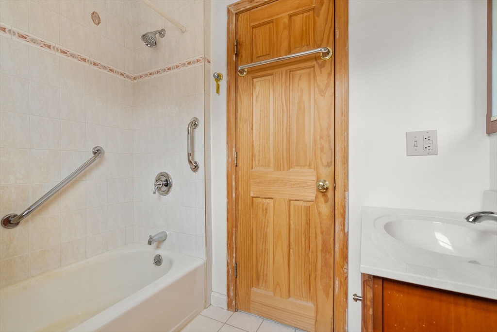 39 Phillips Ave Property Photo 15