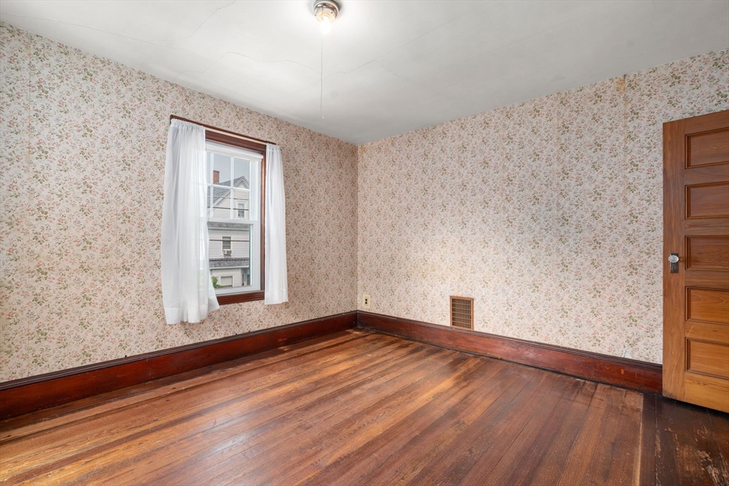 39 Phillips Ave Property Photo 18