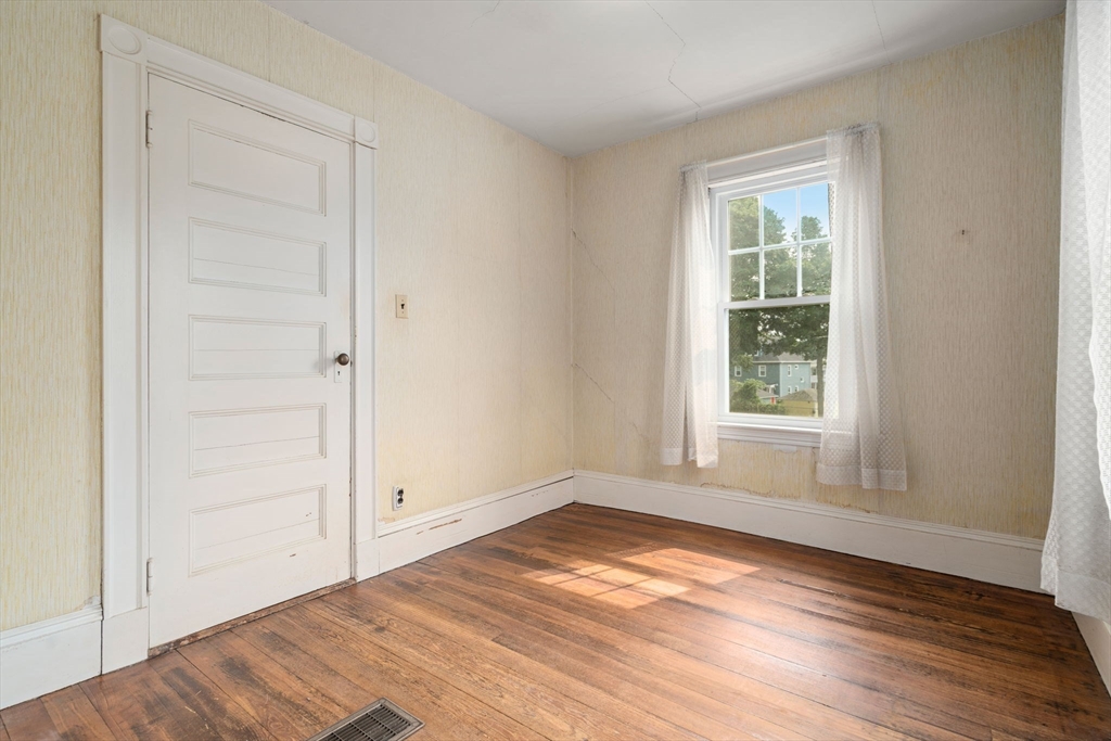 39 Phillips Ave Property Photo 20