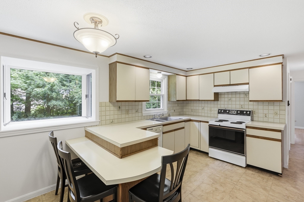 12 Hemlock Road Property Photo 10