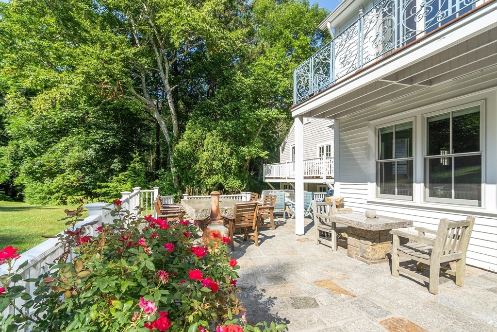 1255 Washington Street Property Photo 7