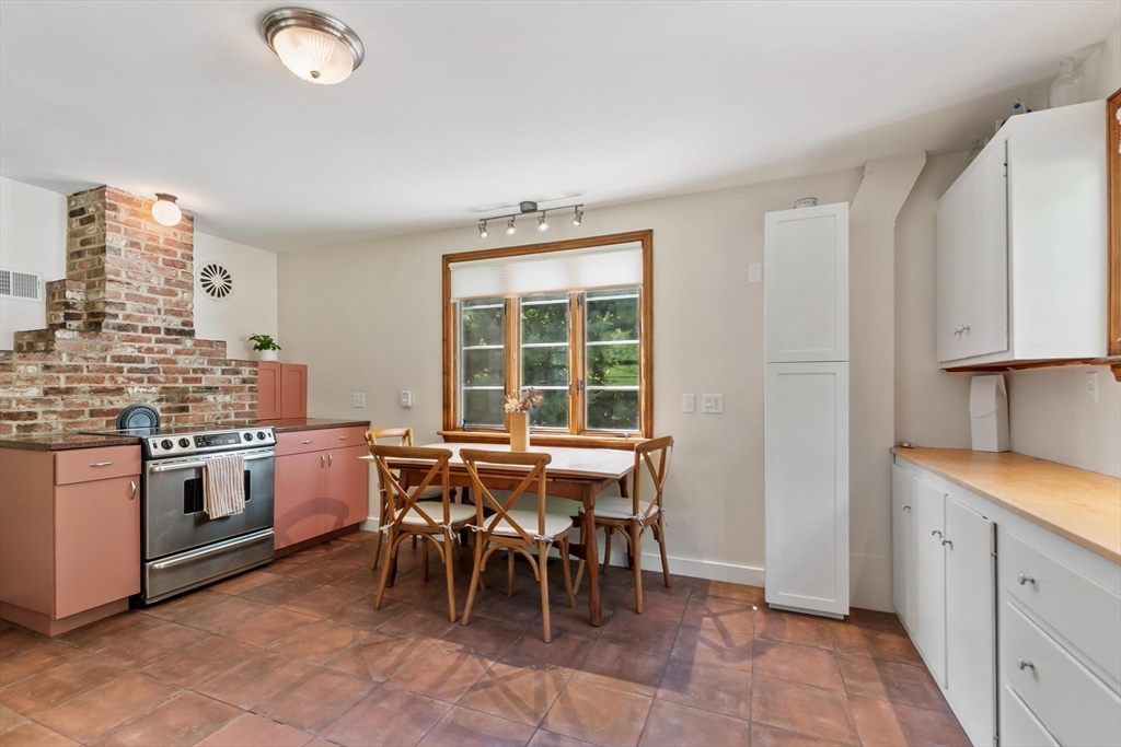 1255 Washington Street Property Photo 8