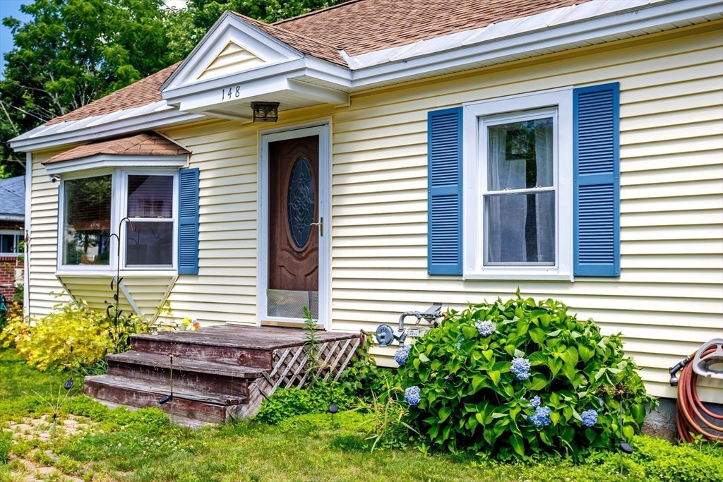148 Pond St Property Photo 3