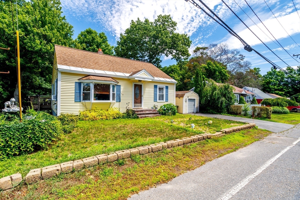 148 Pond St Property Photo 4