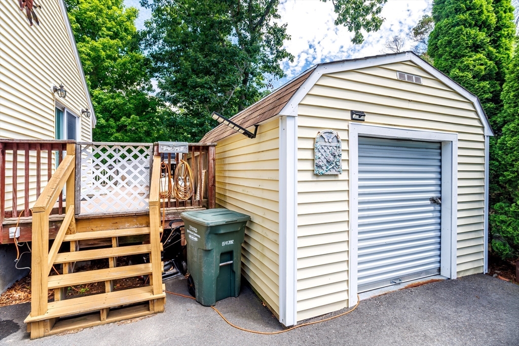 148 Pond St Property Photo 5