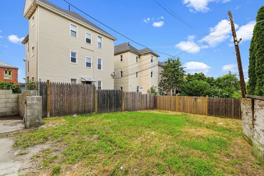 734-738 Brock Ave Property Photo 3