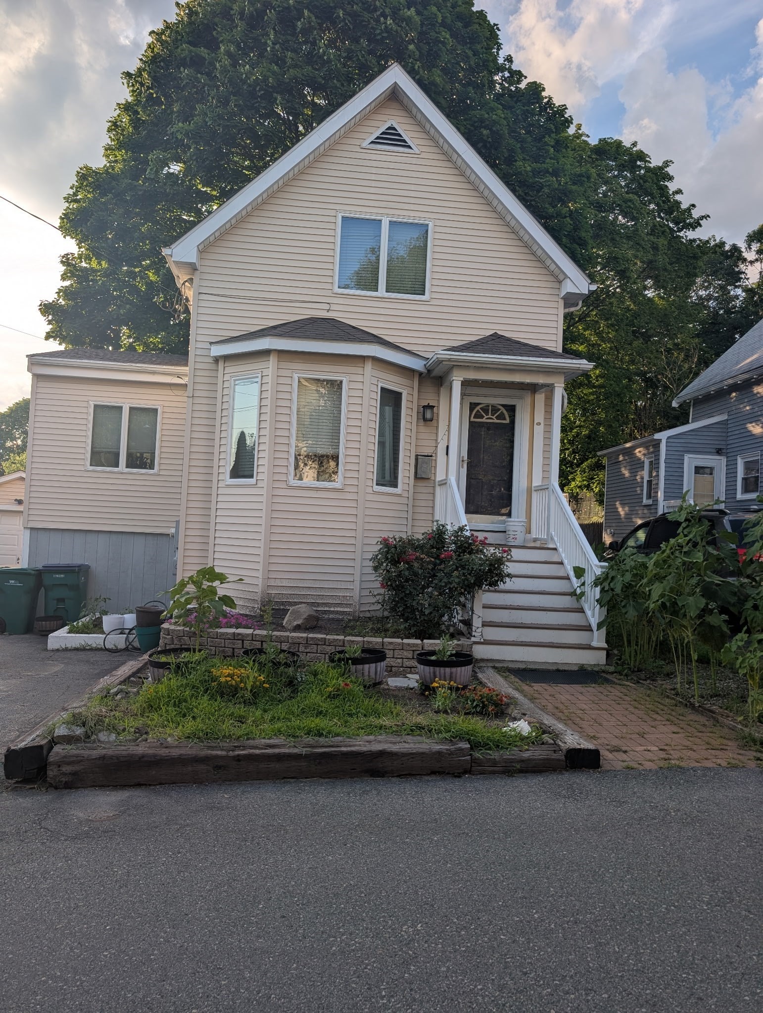 18 Windsor Ave Property Photo 1