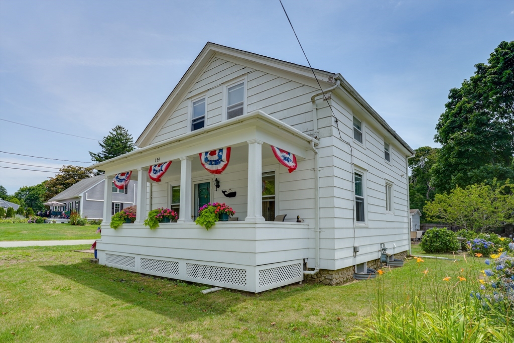 154 Calef Ave Property Photo 1
