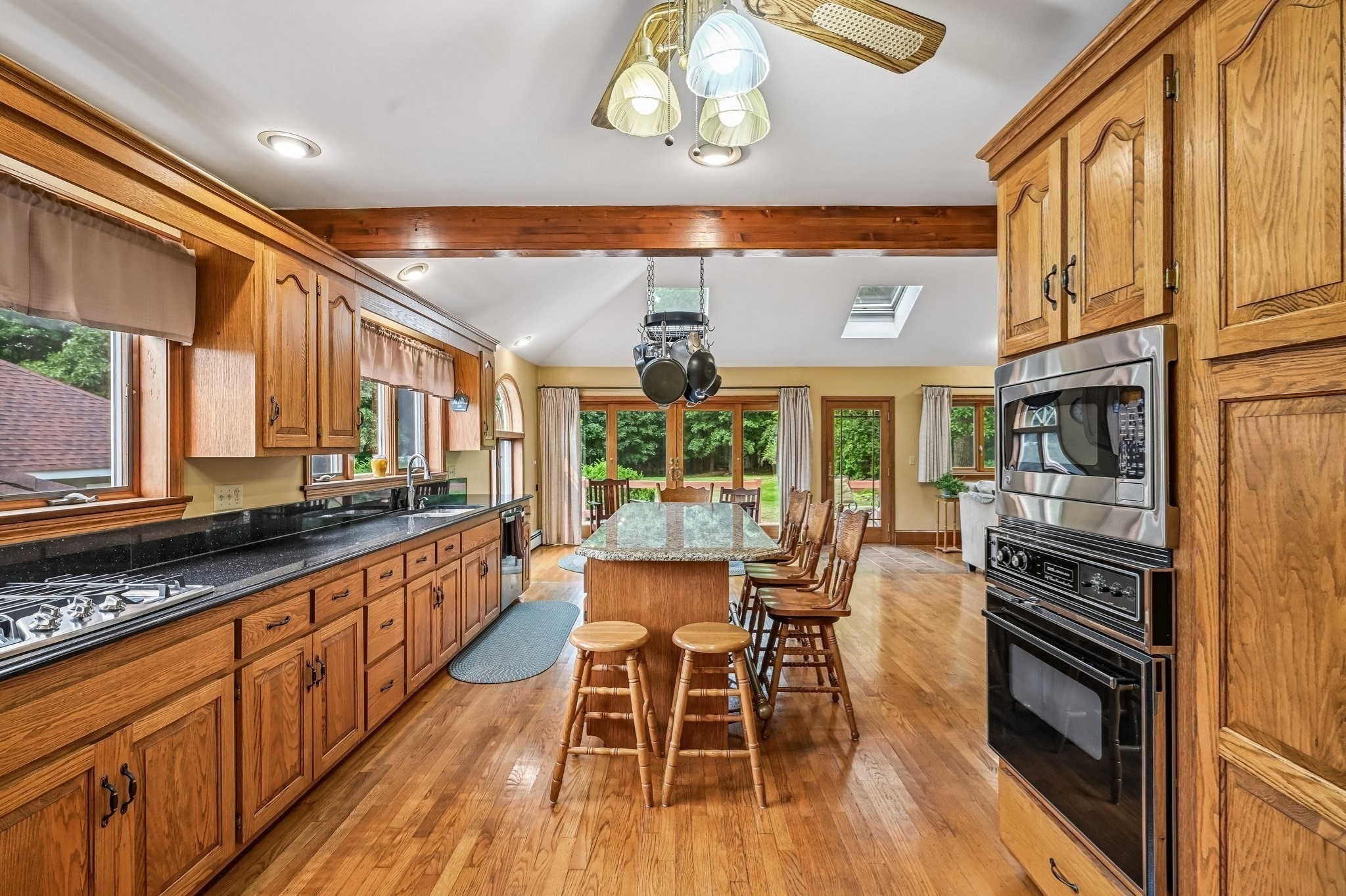 615 Mammoth Rd Property Photo 12