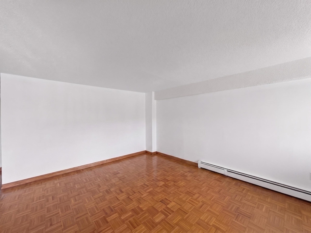 1025 Hancock St # 8c Property Photo 7