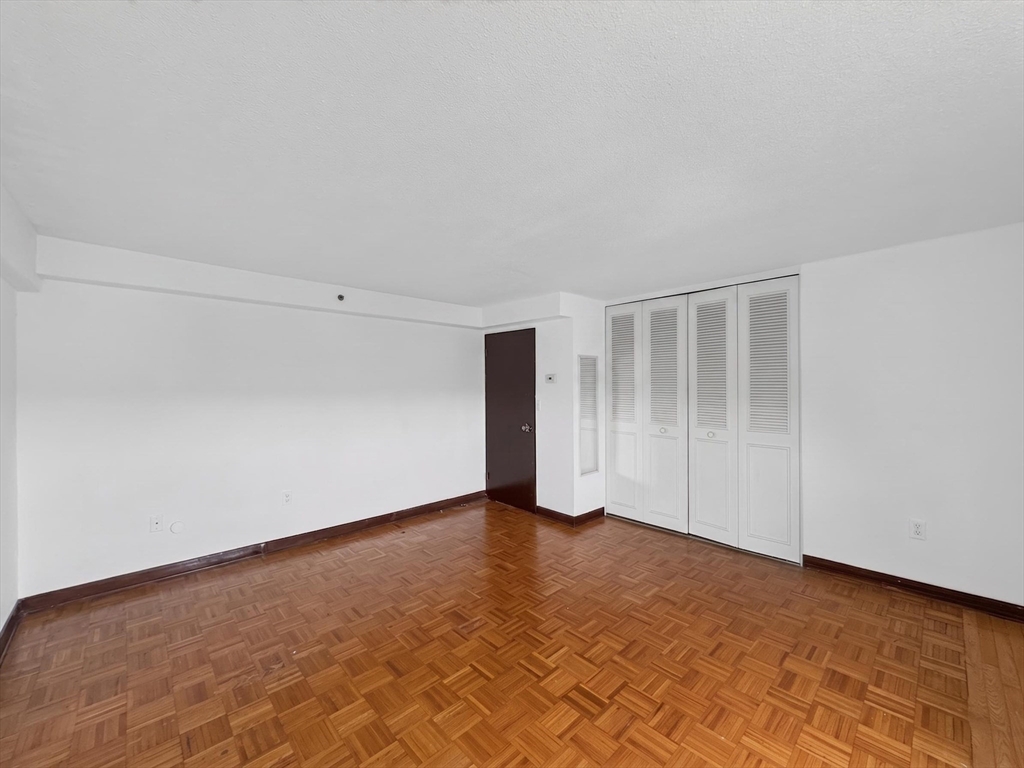 1025 Hancock St # 8c Property Photo 11