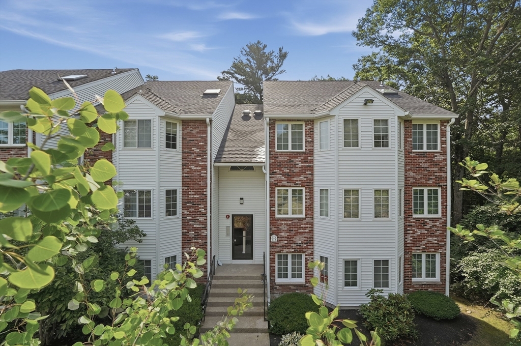 116 Tall Oaks Drive # T Property Photo 1