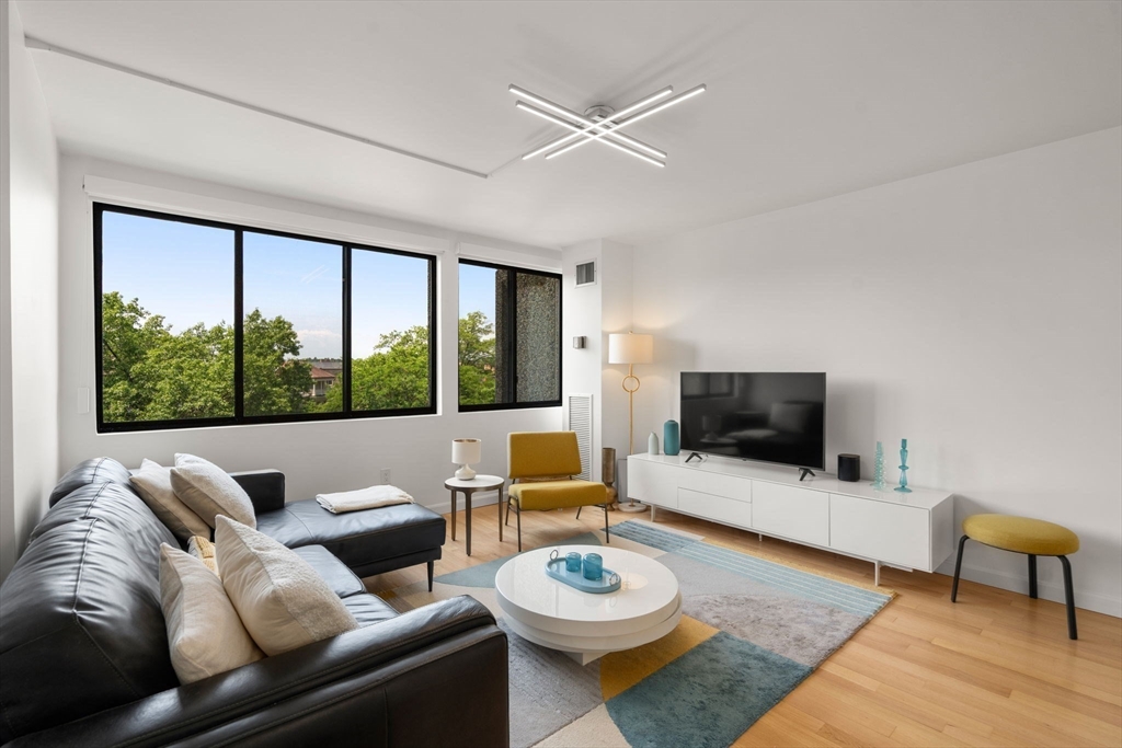 1731 Beacon St # 508 Property Photo 3