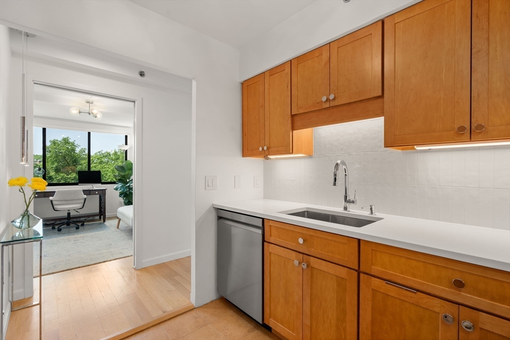 1731 Beacon St # 508 Property Photo 8