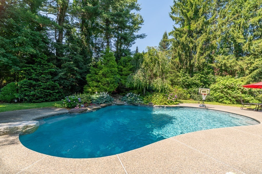 9 Great Pond Road Property Photo 6