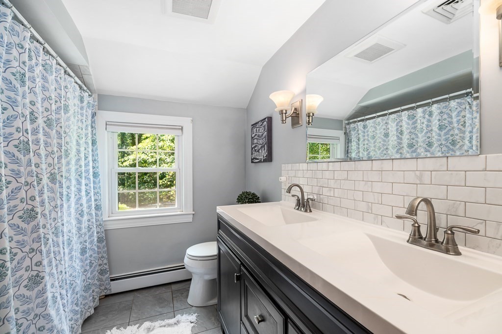 9 Great Pond Road Property Photo 18