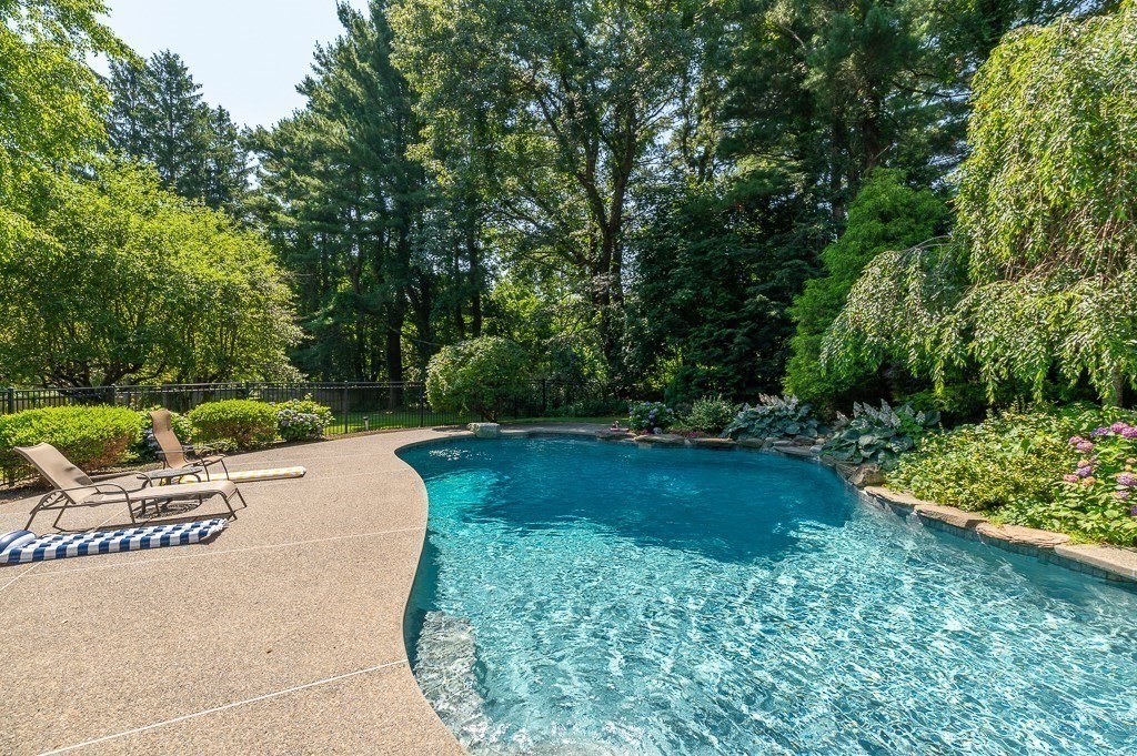 9 Great Pond Road Property Photo 31