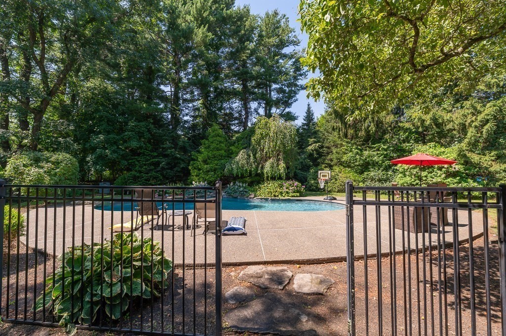 9 Great Pond Road Property Photo 32