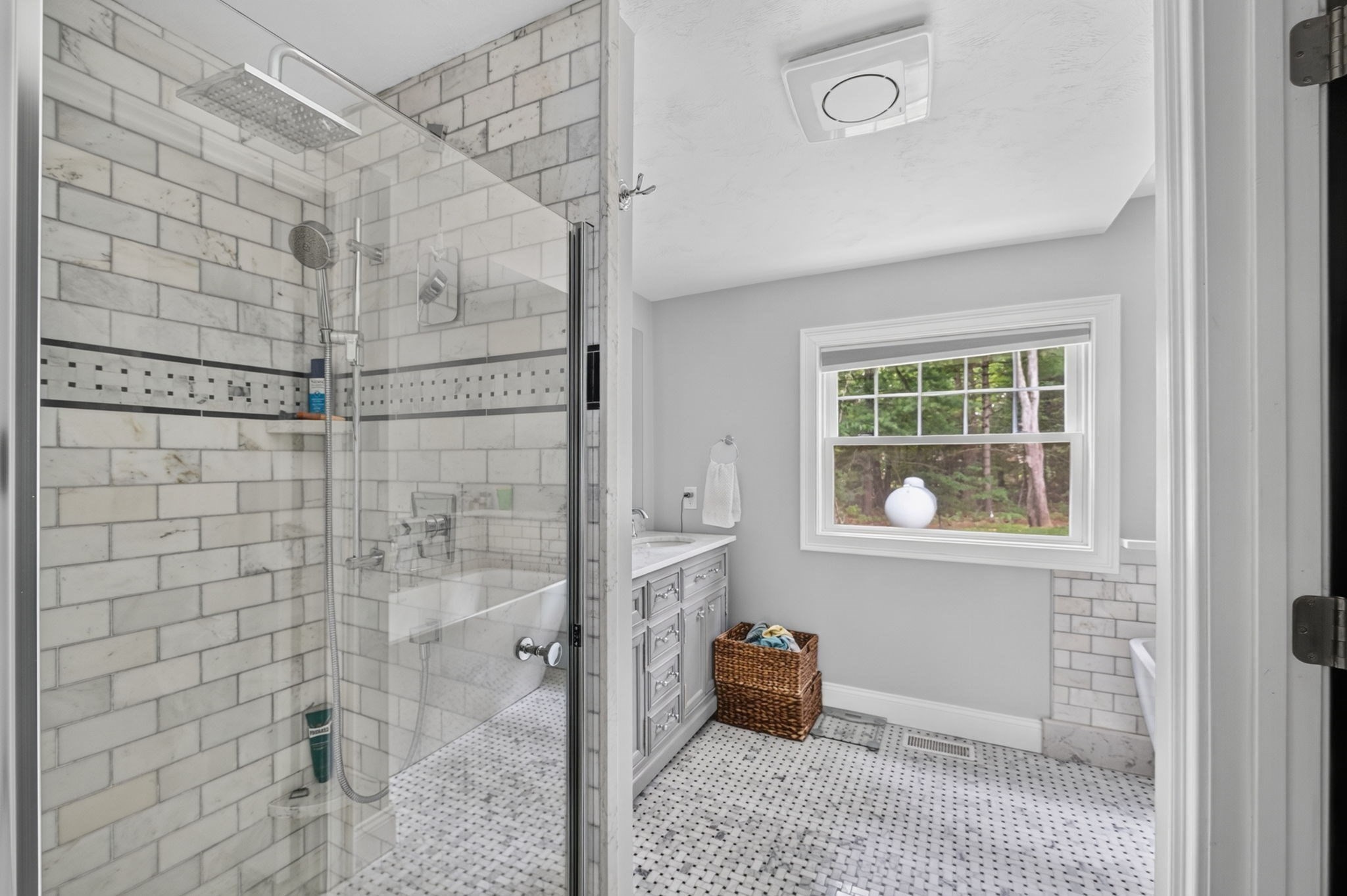 6 Ida Way Property Photo 5
