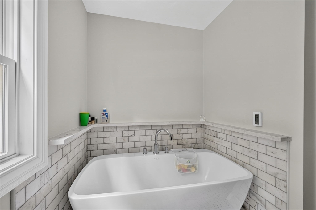 6 Ida Way Property Photo 7