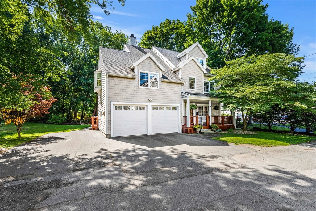 11 Woodbury Ct Property Photo 1