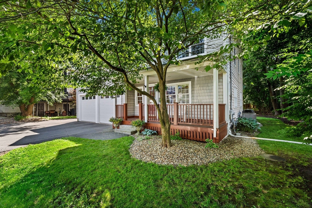 11 Woodbury Ct Property Photo 4
