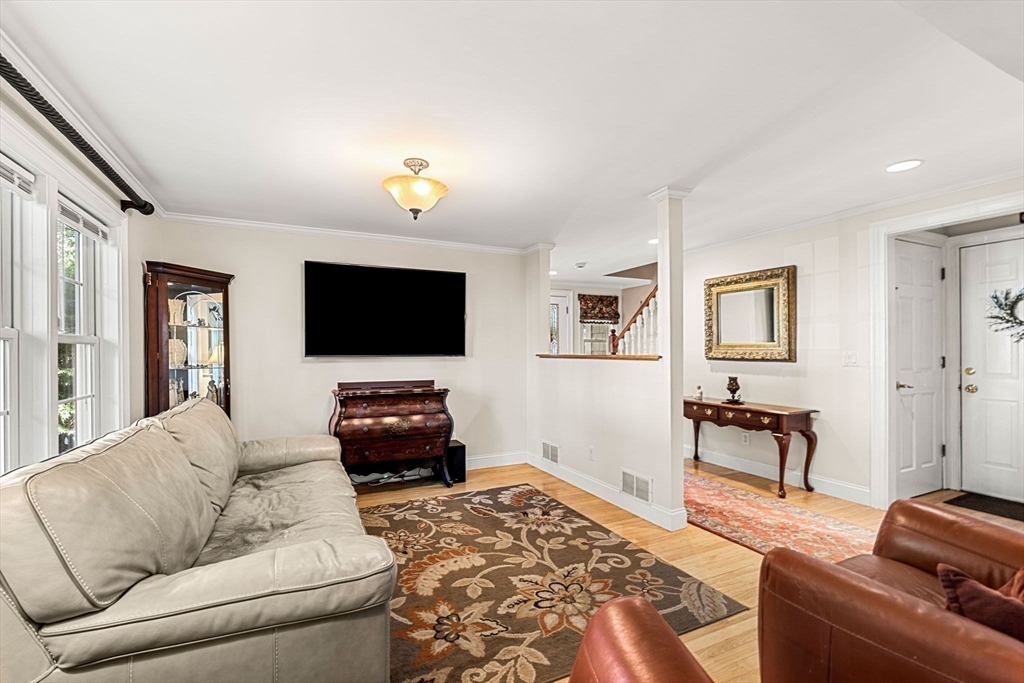 11 Woodbury Ct Property Photo 17
