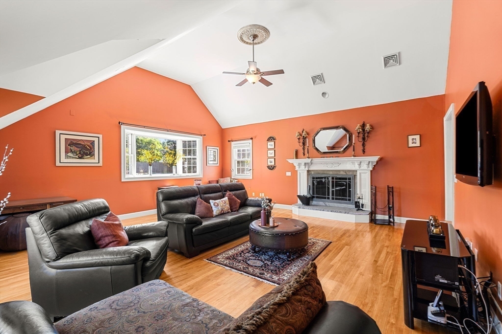 11 Woodbury Ct Property Photo 23