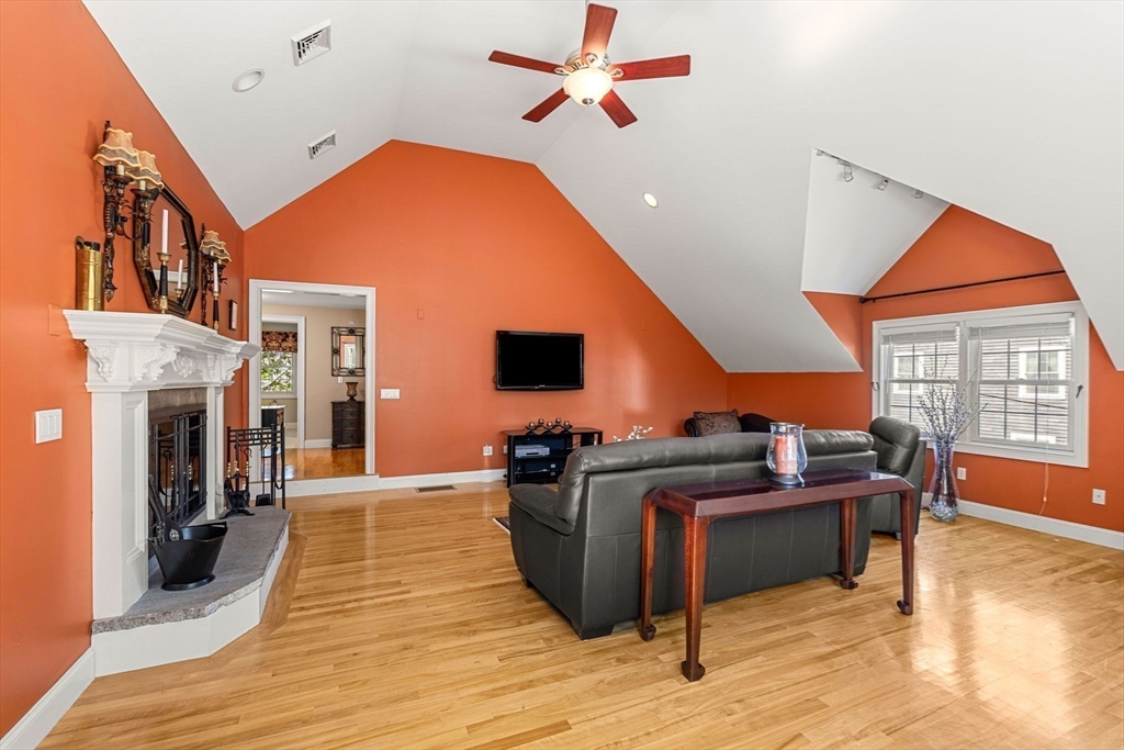 11 Woodbury Ct Property Photo 24