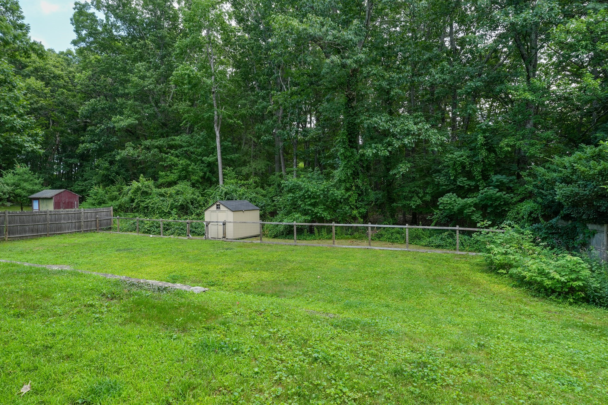 23 Laurel Dr. Property Photo 2